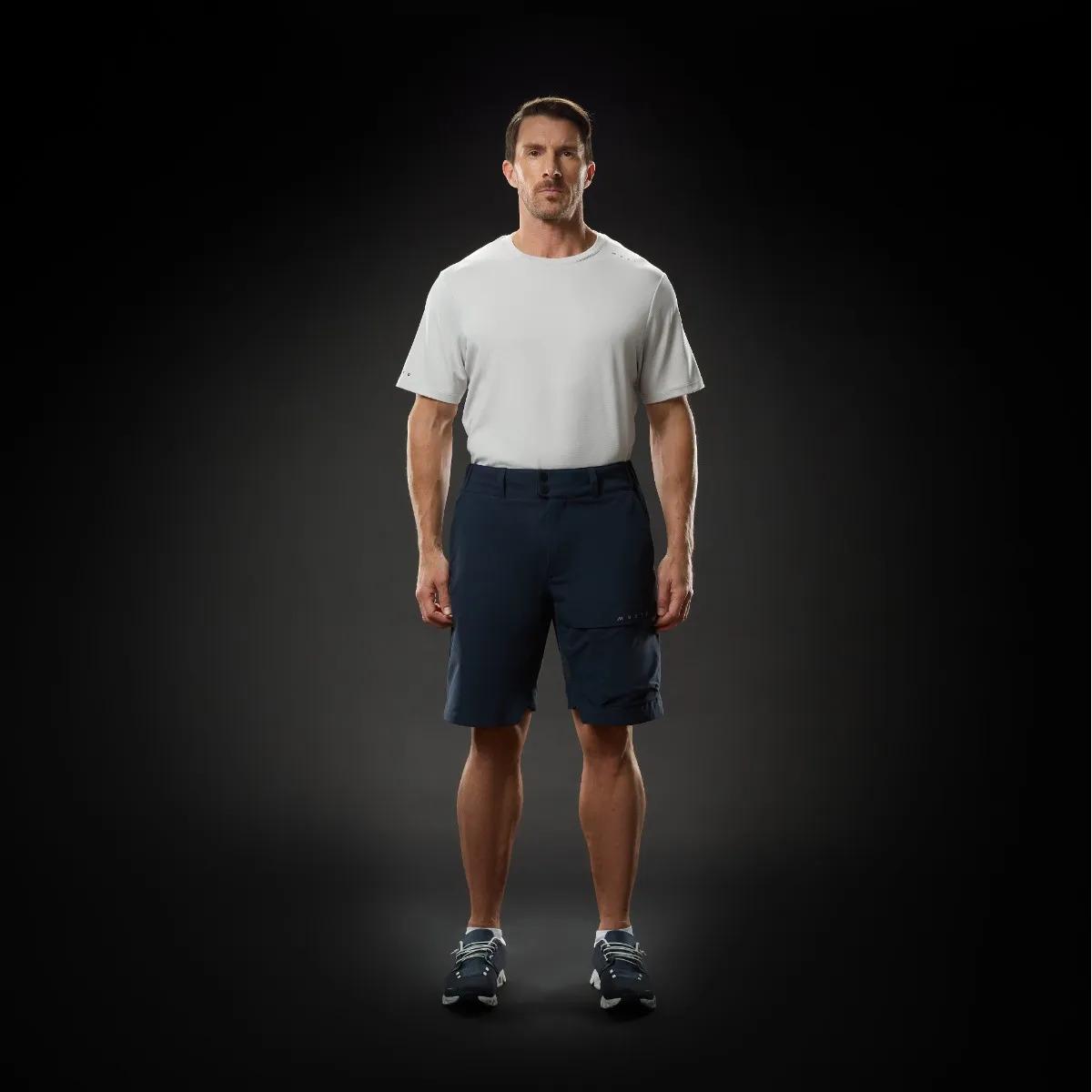 product/m/u/musto_82421-598_truenavy_3.jpg