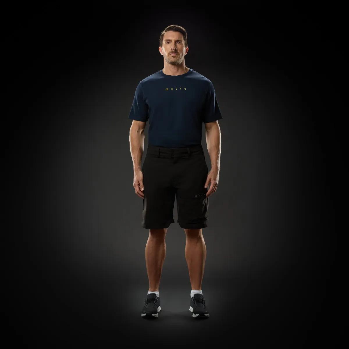 product/m/u/musto_82421-990_black_3.jpg