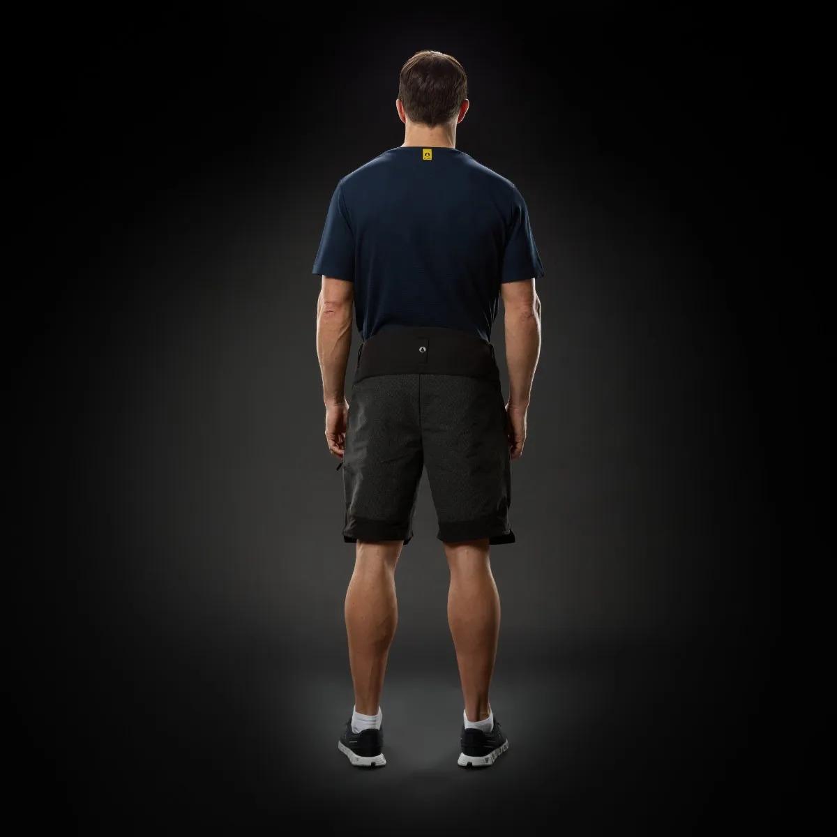 product/m/u/musto_82421-990_black_4.jpg